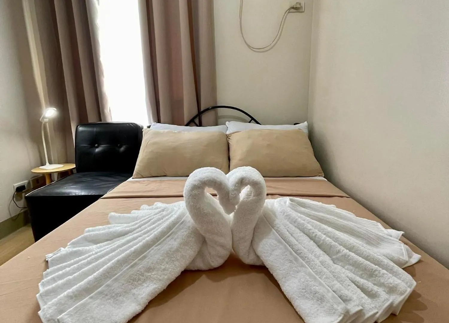 Inviting 2-Bed Apartment In Mandaluyong Manila 0*,  Filipinler