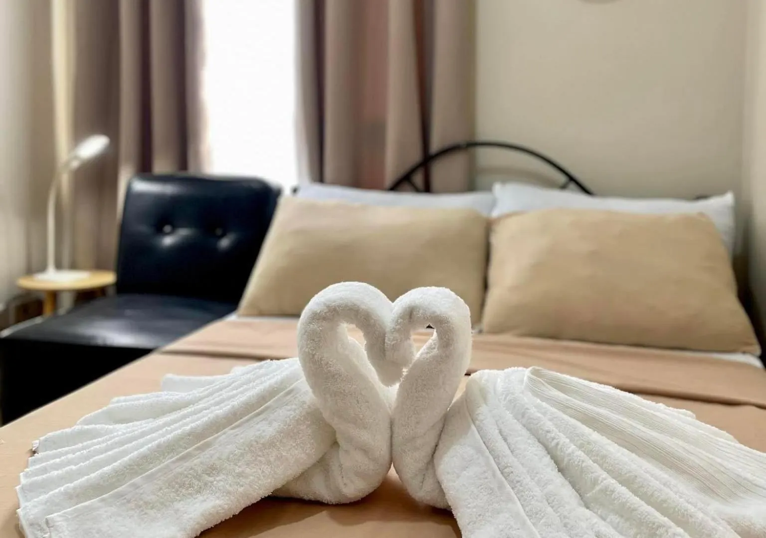Inviting 2-Bed Apartment In Mandaluyong Manila
