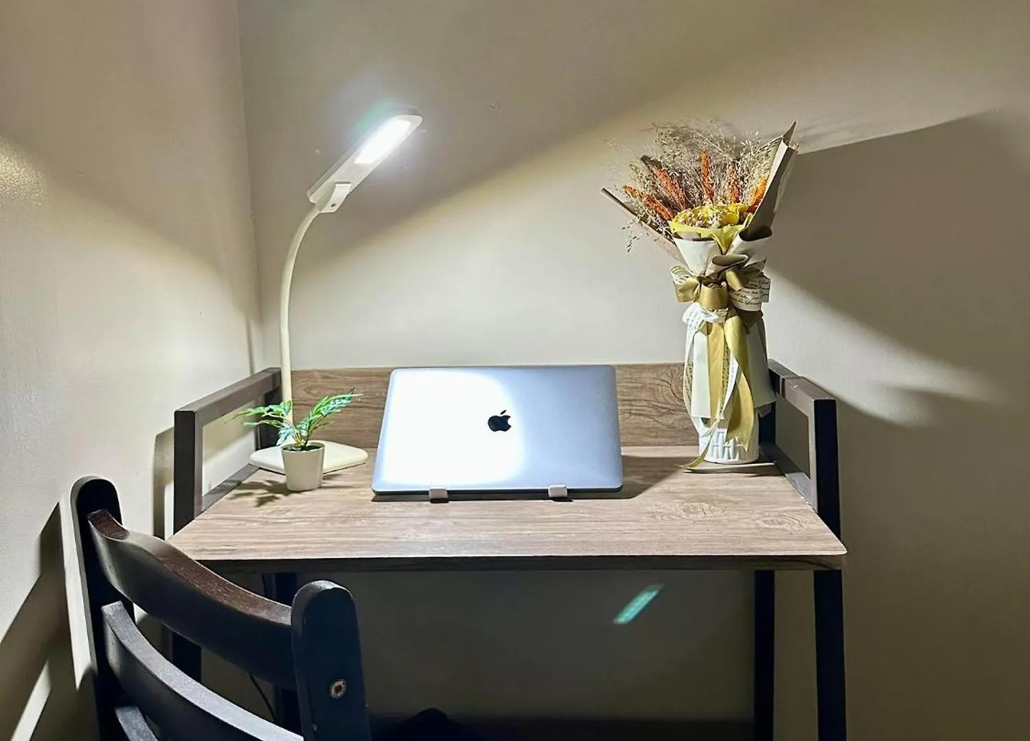 Inviting 2-Bed Apartment In Mandaluyong Manila 0*,
