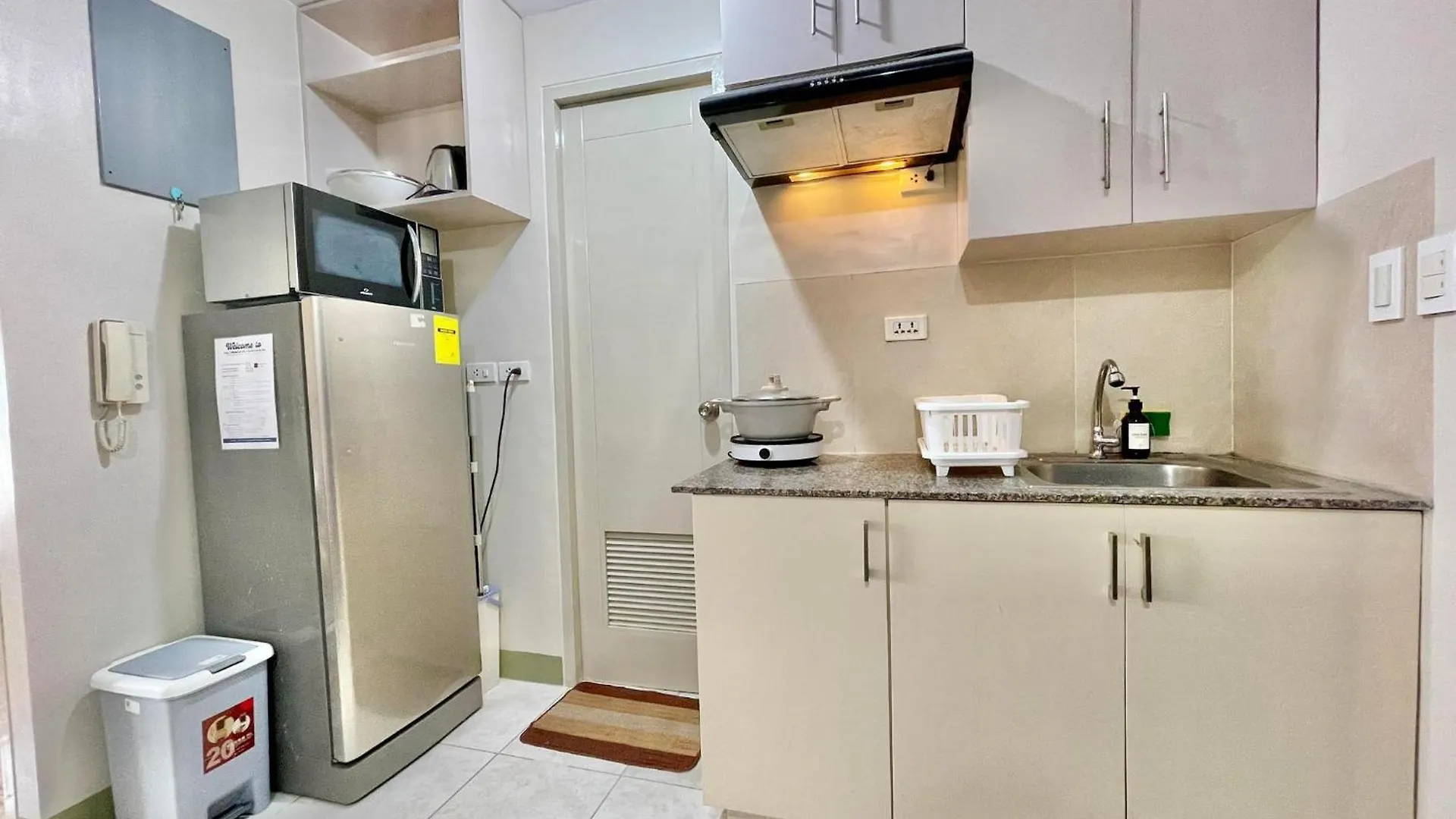 Inviting 2-Bed Apartment In Mandaluyong Manila