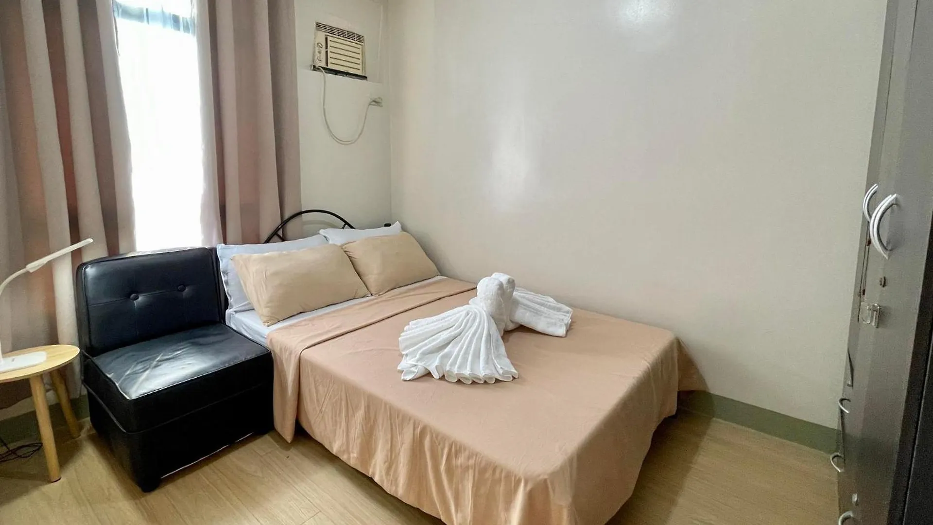 Inviting 2-Bed Apartment In Mandaluyong Manila